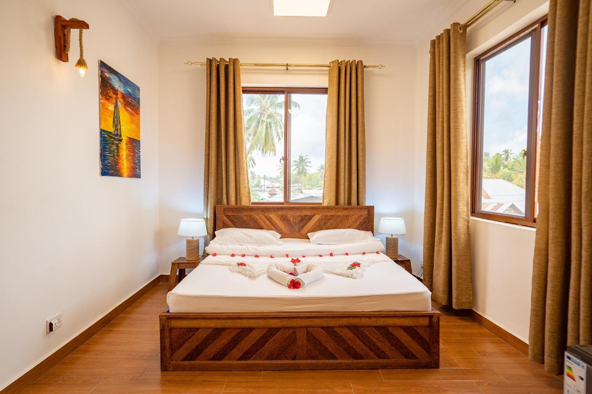 Aurora Beach Hotel Нунгві Екстер'єр фото