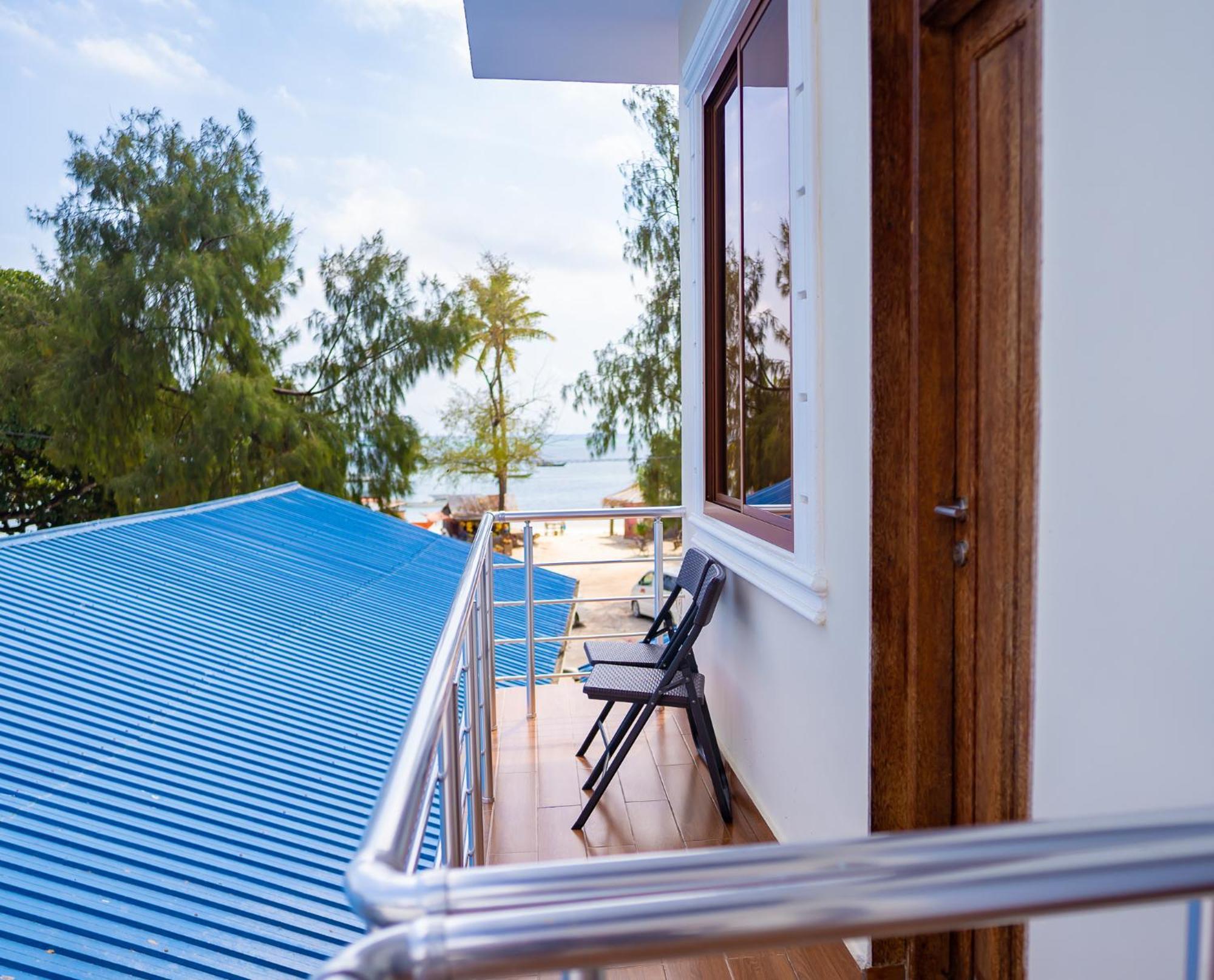 Aurora Beach Hotel Нунгві Екстер'єр фото