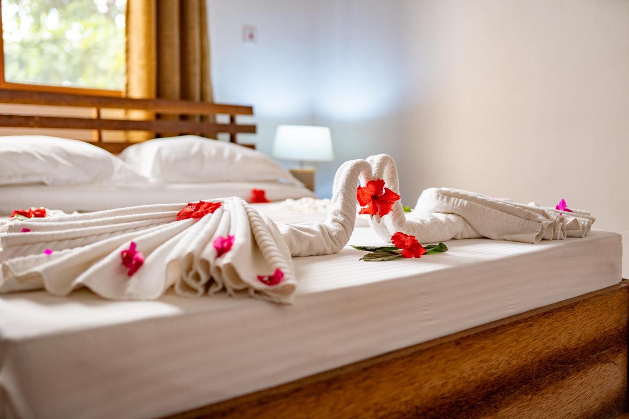 Aurora Beach Hotel Нунгві Екстер'єр фото