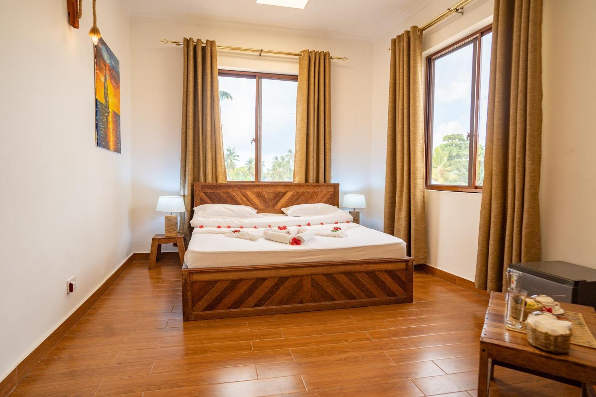 Aurora Beach Hotel Нунгві Екстер'єр фото