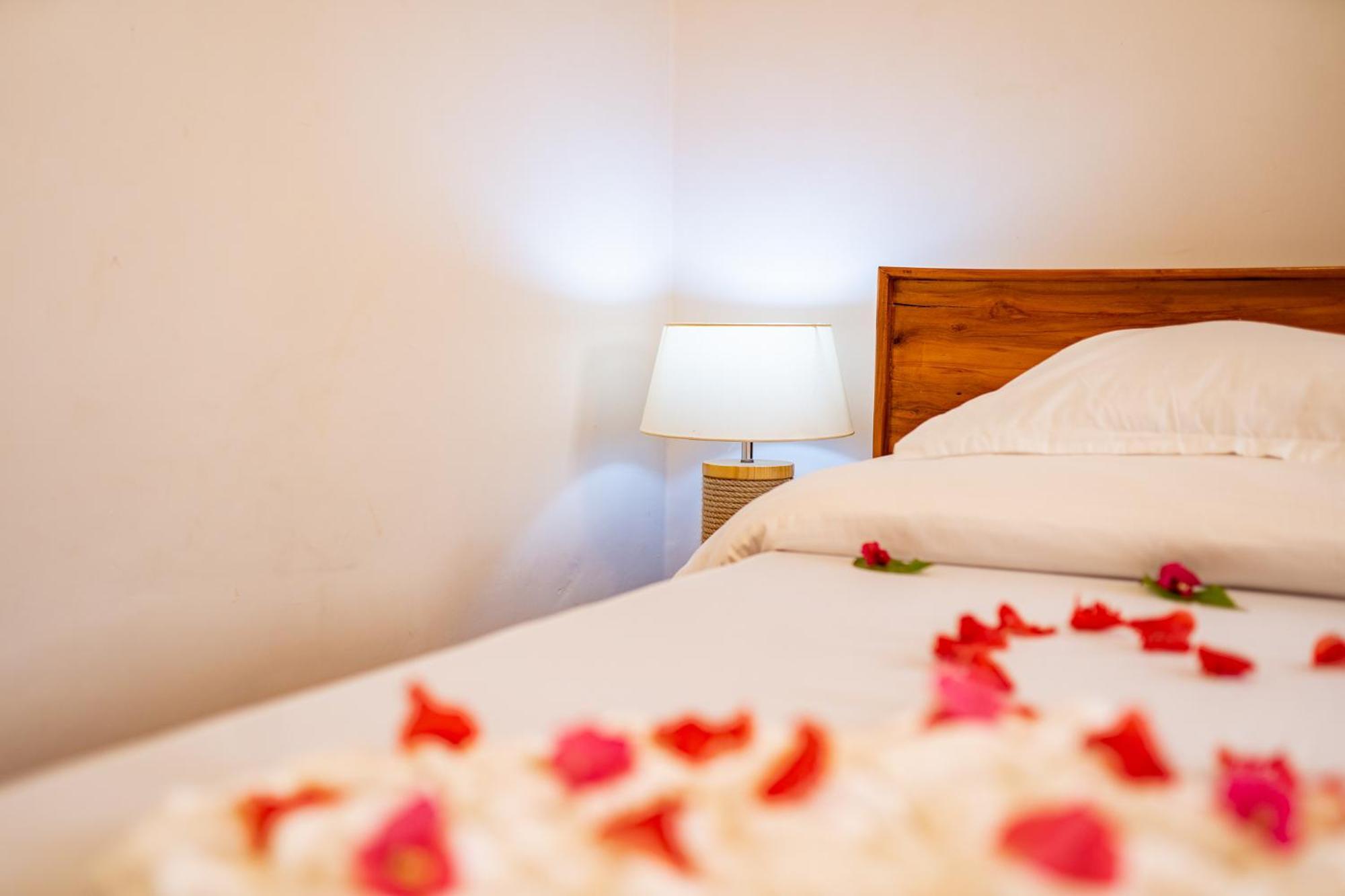 Aurora Beach Hotel Нунгві Екстер'єр фото